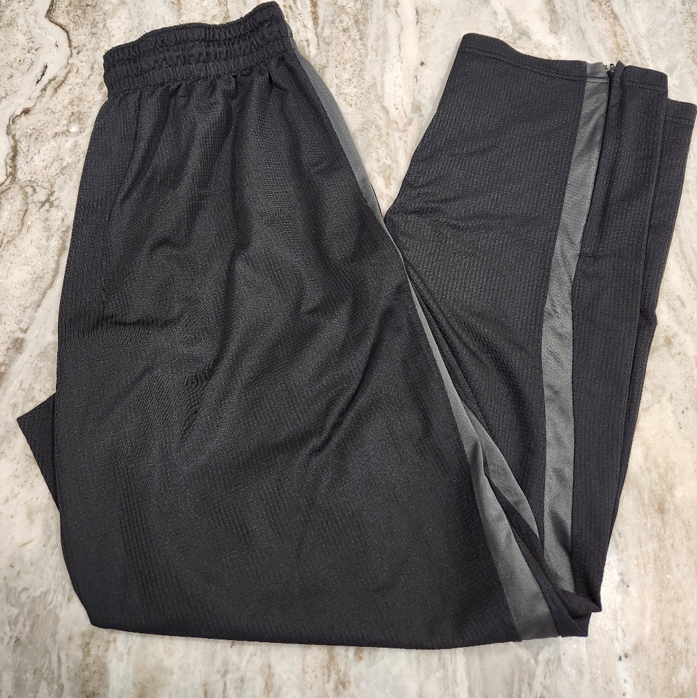 Nike dri-fit men's pants. Size Medium.